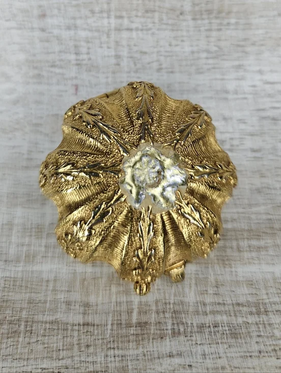 Vintage 1960s Estee Lauder Perfume Compact Gold Tone Floral Pumpkin Youth Dew - Picture 4 of 12